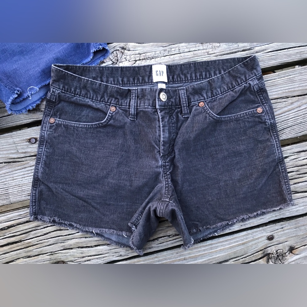 Ladies 8 2 Pair GAP Thin Corduroy Raw Hem Cut Off Shorts - Picture 10 of 14